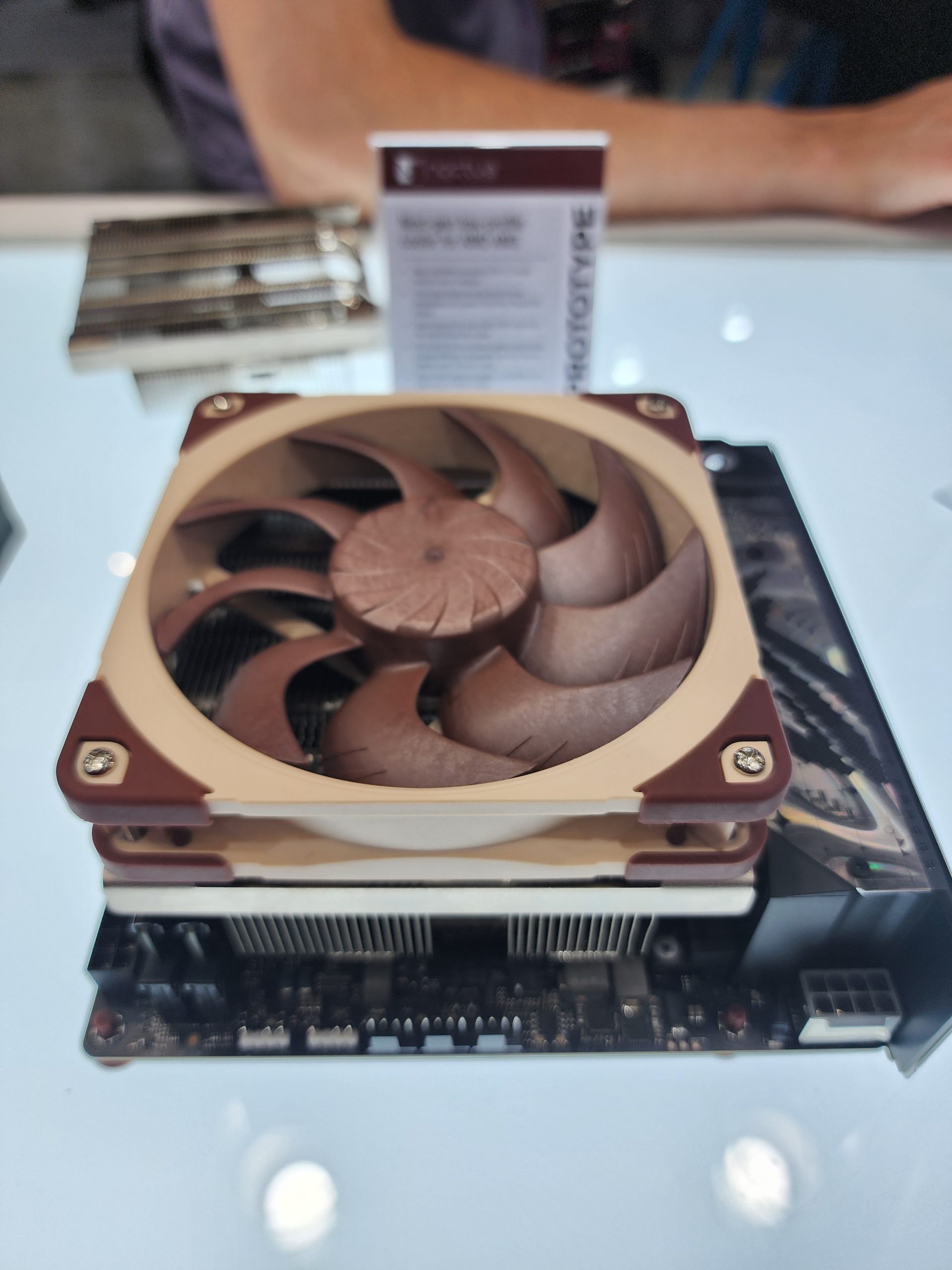 Noctua ламає традиції: перші AIO-водянки від €219, нові радіатори та блоки живлення PRIME TX з OptiGuard 12 Noctua ламає традиції: перші AIO-водянки від €219, нові радіатори та блоки живлення PRIME TX з OptiGuard 12