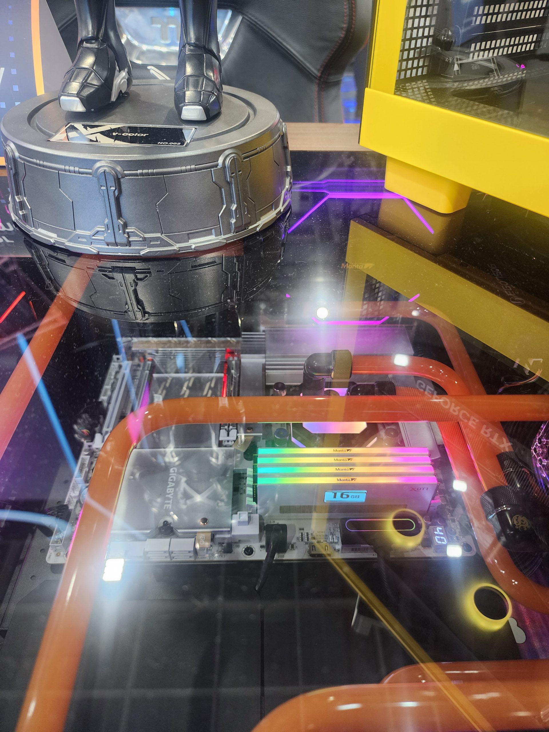 V-Color розширює межі DDR5: 2 ТБ з новими MRDIMM та оновлений OLED-застосунок з низьким профілем EXPO ULL 6 V-Color розширює межі DDR5: 2 ТБ з новими MRDIMM та оновлений OLED-застосунок з низьким профілем EXPO ULL 6