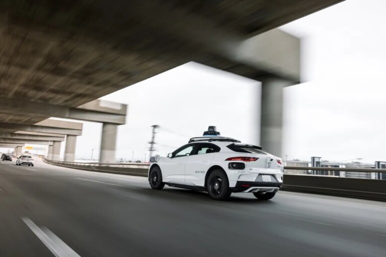 Waymo розробив новий еталон для порівняння роботаксі з водіями-людьми 10