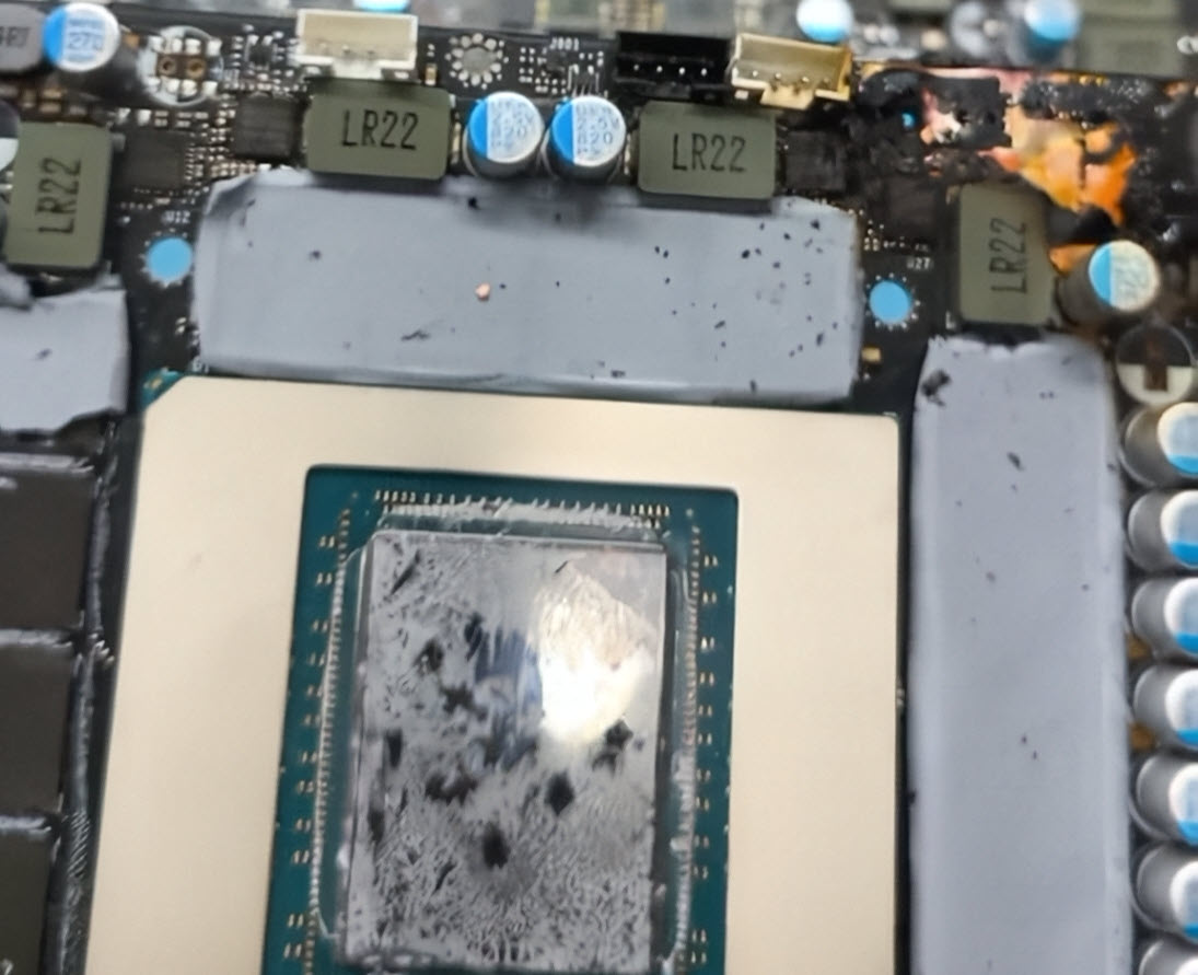 RTX 5090 згорів: 16-піновий конектор розплавився, вбивши відеокарту та пам'ять 3