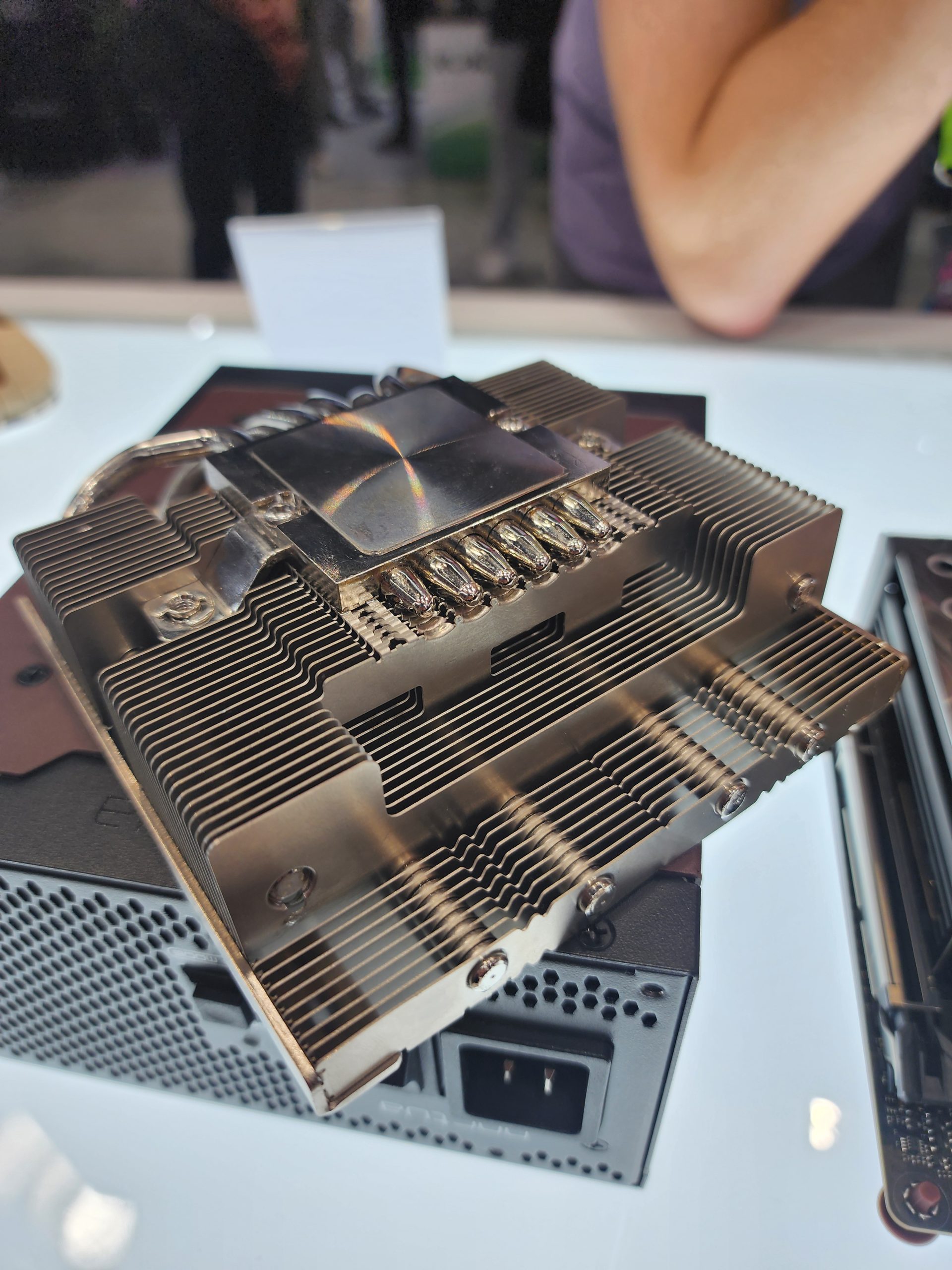 Noctua ламає традиції: перші AIO-водянки від €219, нові радіатори та блоки живлення PRIME TX з OptiGuard 15 Noctua ламає традиції: перші AIO-водянки від €219, нові радіатори та блоки живлення PRIME TX з OptiGuard 15
