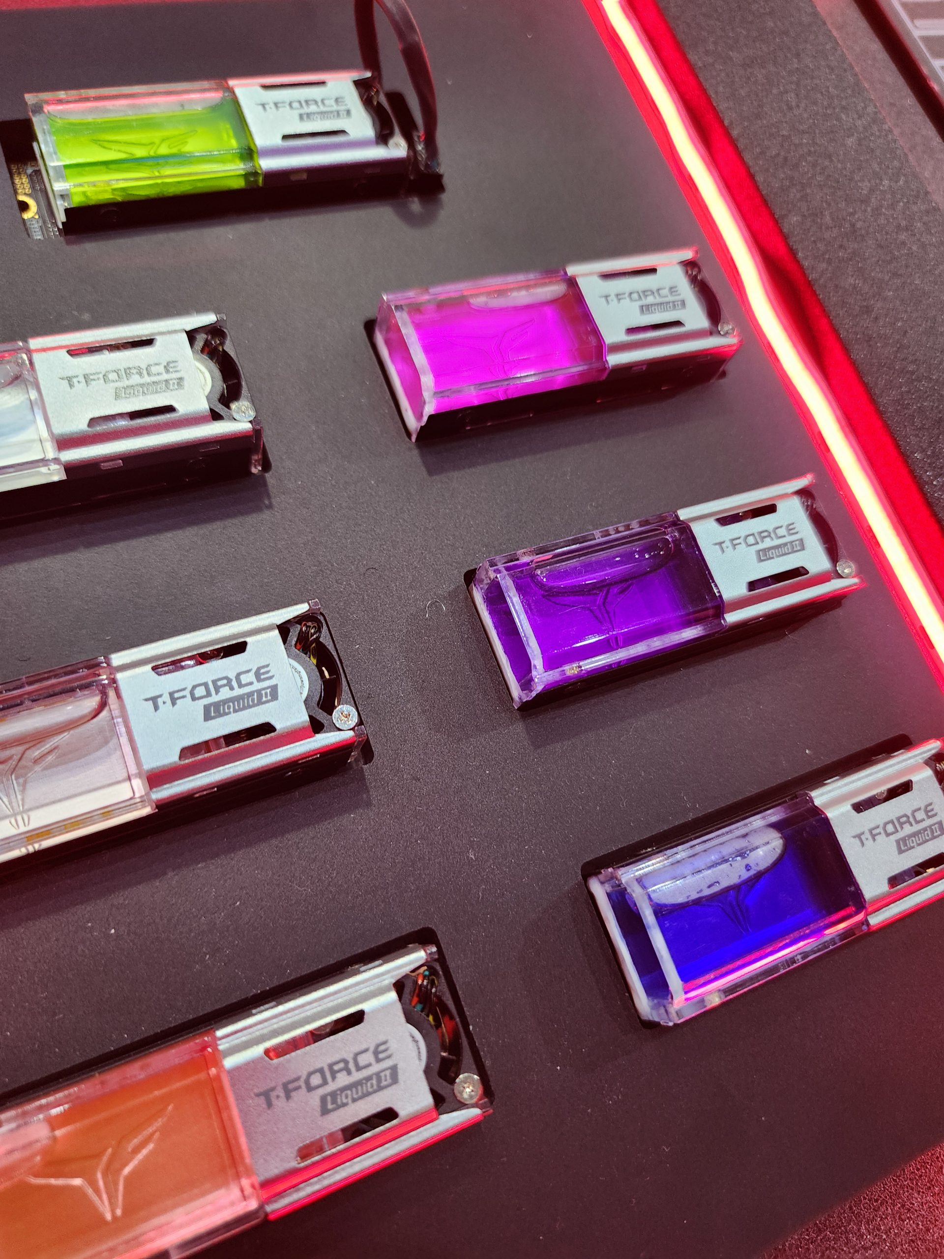 Teamgroup презентує карбонові DDR5 та SSD, дерев'яний дизайн і CUDIMM на 128 ГБ 26 Teamgroup презентує карбонові DDR5 та SSD, дерев'яний дизайн і CUDIMM на 128 ГБ 26