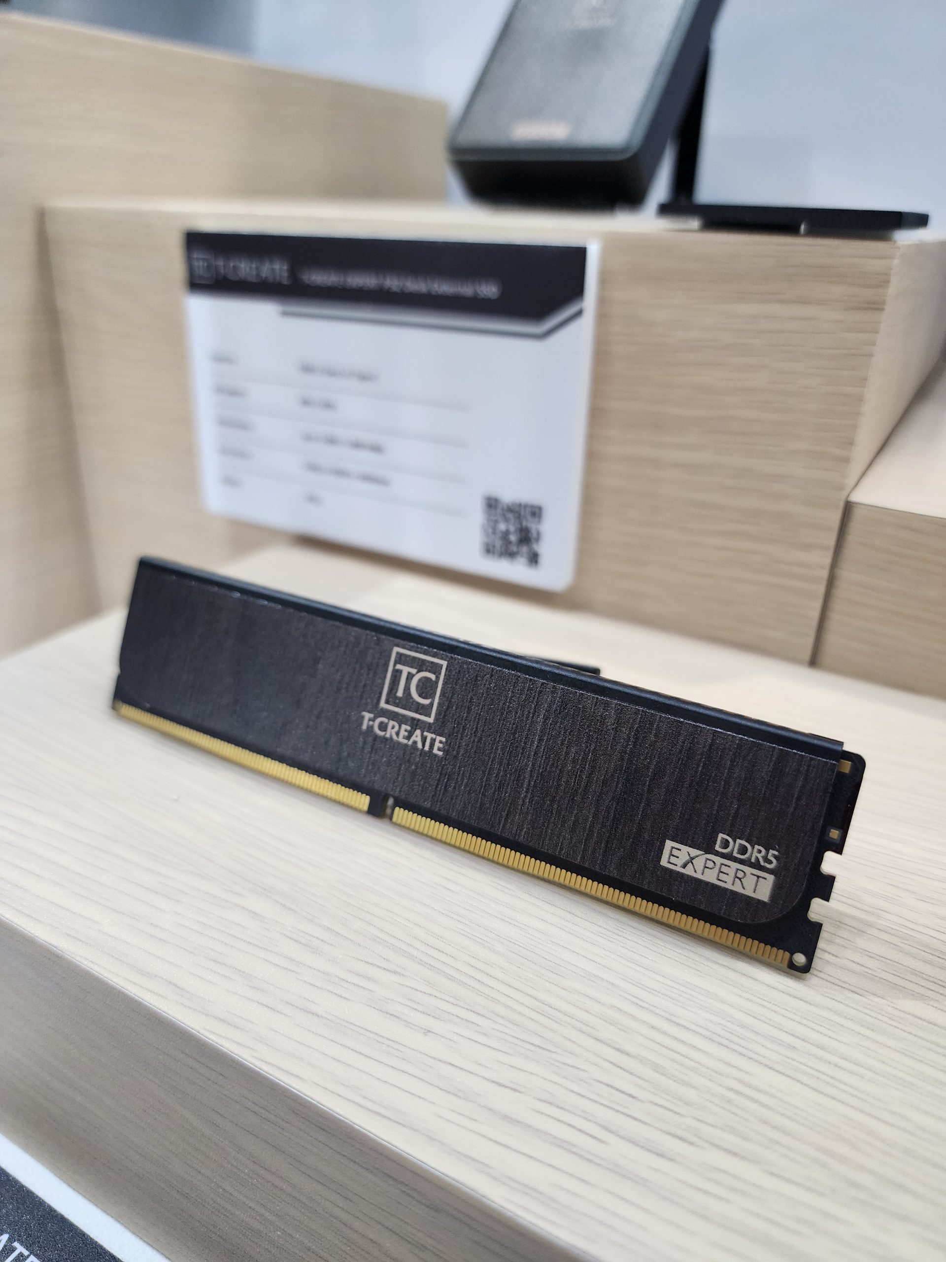 Teamgroup презентує карбонові DDR5 та SSD, дерев'яний дизайн і CUDIMM на 128 ГБ 15 Teamgroup презентує карбонові DDR5 та SSD, дерев'яний дизайн і CUDIMM на 128 ГБ 15