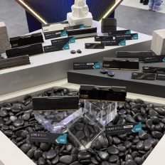 V-Color розширює межі DDR5: 2 ТБ з новими MRDIMM та оновлений OLED-застосунок з низьким профілем EXPO ULL 18