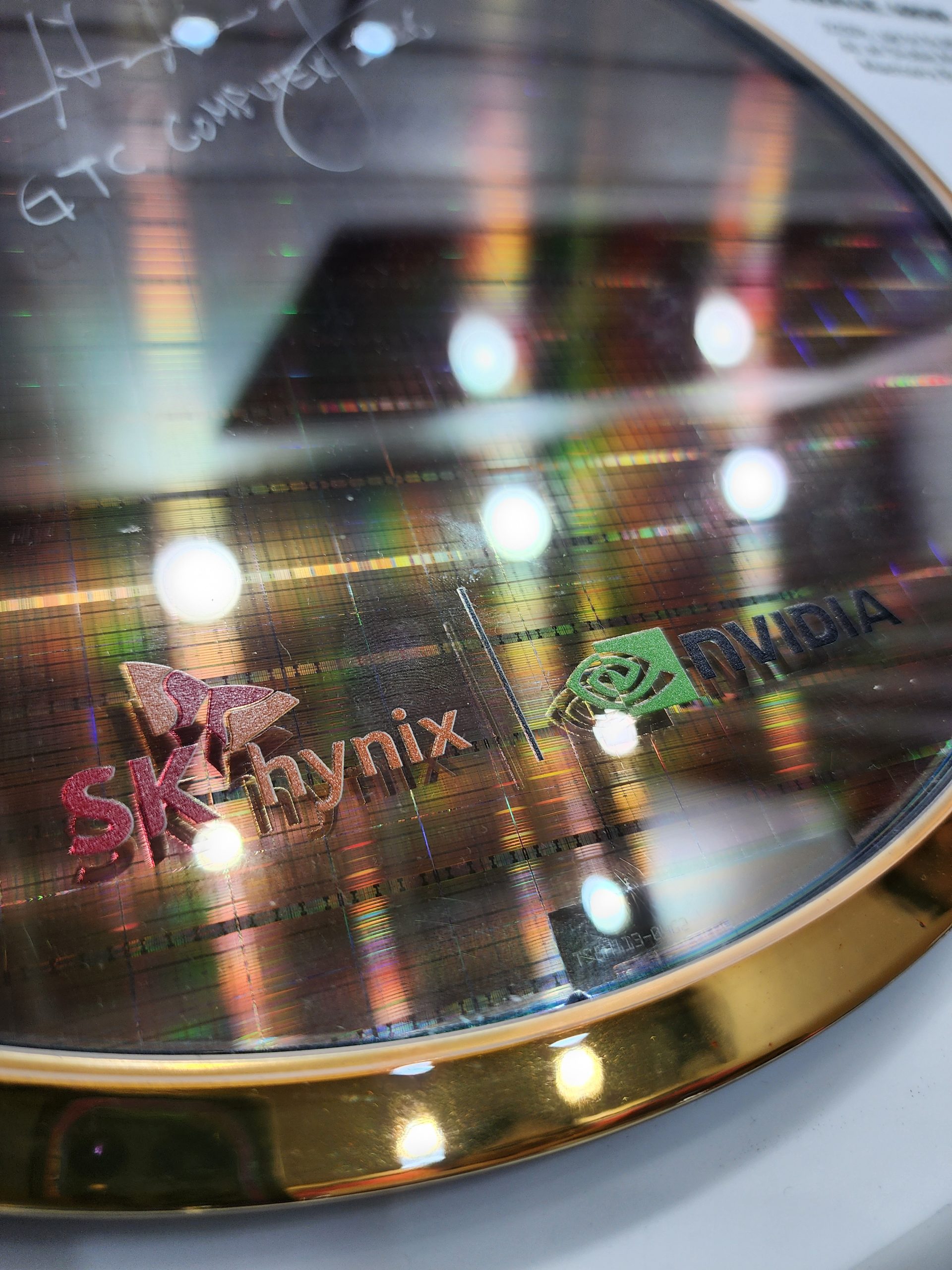 SK Hynix демонструє HBM4E: 48 ГБ у 12-шаровому стеку та рекордні 4 ТБ/с пропускної здатності 7