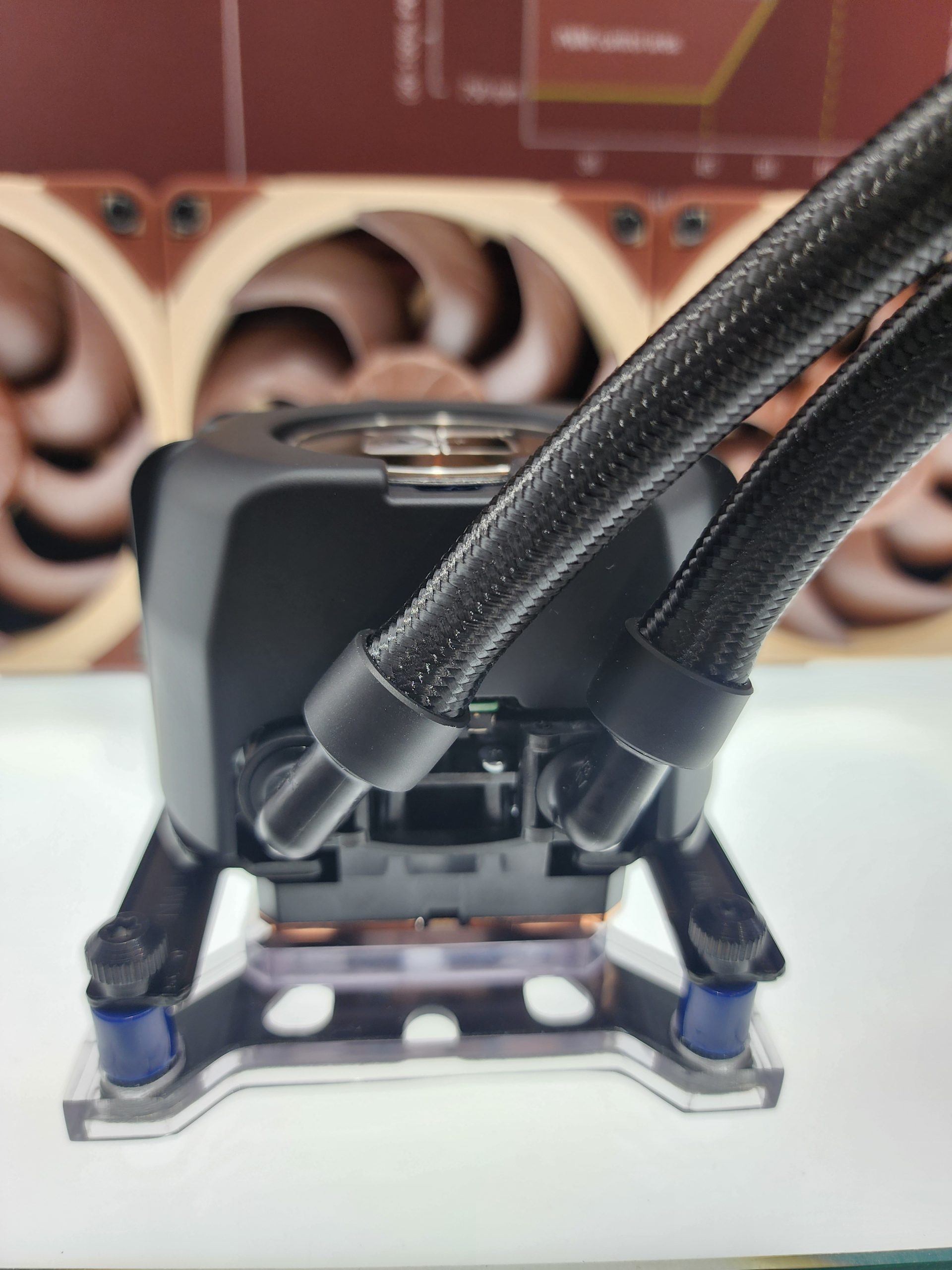 Noctua ламає традиції: перші AIO-водянки від €219, нові радіатори та блоки живлення PRIME TX з OptiGuard 6 Noctua ламає традиції: перші AIO-водянки від €219, нові радіатори та блоки живлення PRIME TX з OptiGuard 6