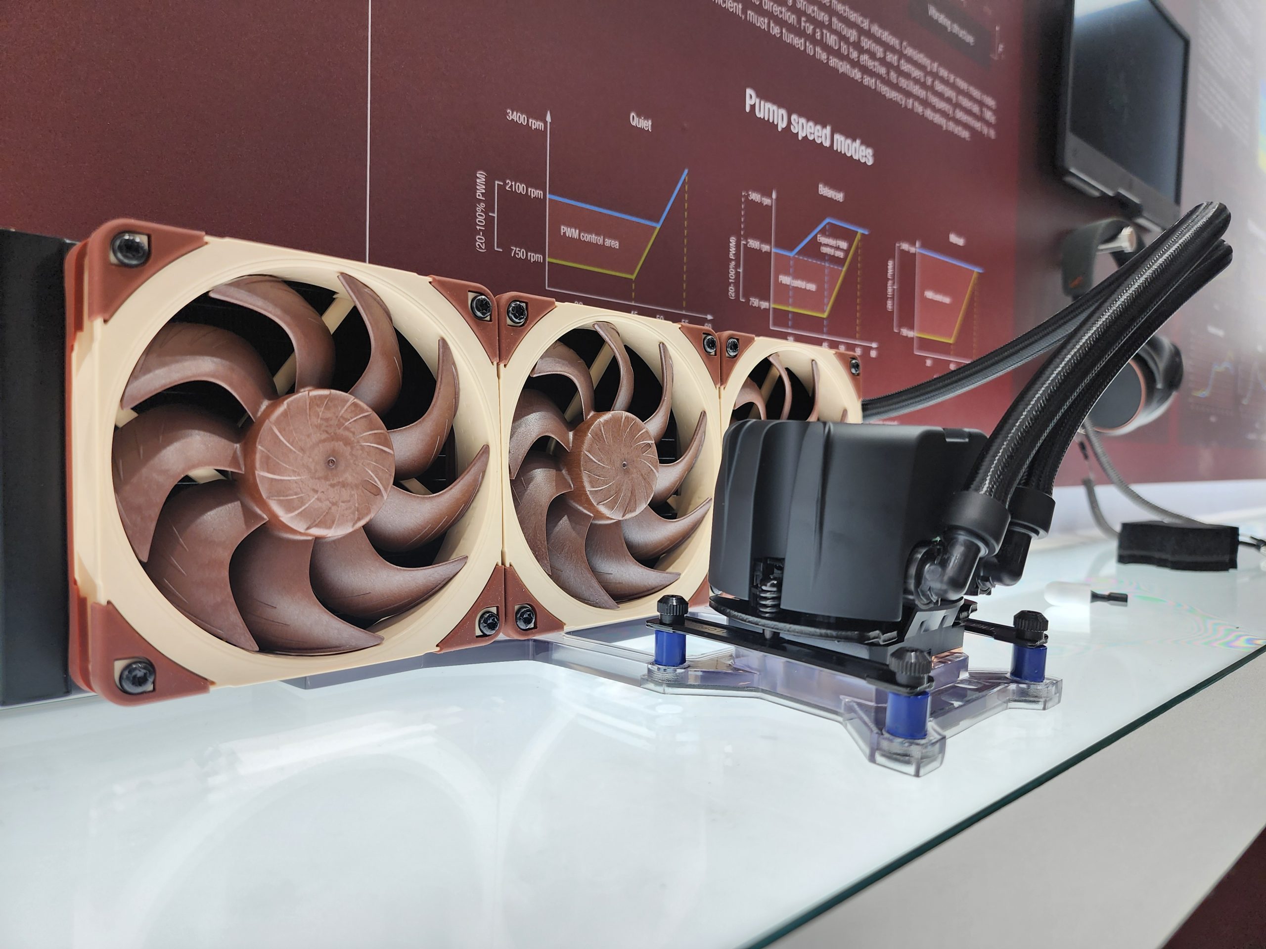 Noctua ламає традиції: перші AIO-водянки від €219, нові радіатори та блоки живлення PRIME TX з OptiGuard 8 Noctua ламає традиції: перші AIO-водянки від €219, нові радіатори та блоки живлення PRIME TX з OptiGuard 8