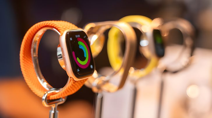 watchOS 9: Siri генерує тренування та читає пошту під час дзвінка, а новий жест "щипок" спрощує вибір віджетів 52