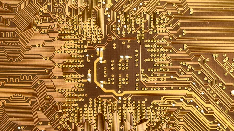Blockade of the Strait of Hormuz leaves printed circuit board makers without a unique material 1