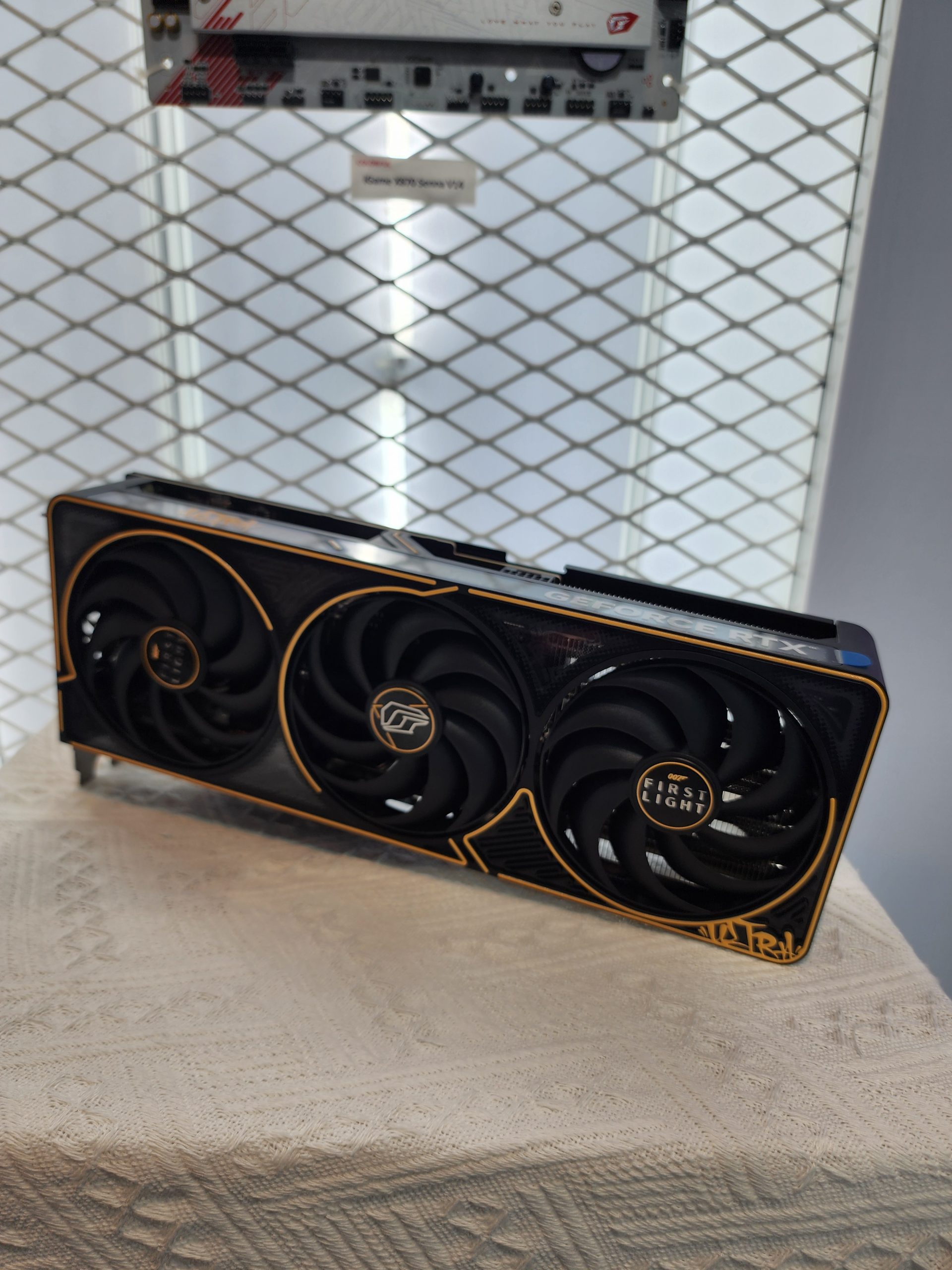 Colorful спростовує чутки про заборону RTX 5090 D v2, презентує Arcanix з двома 16-піновими роз'ємами та плату Vulcan White з заводським розгоном 19 Colorful спростовує чутки про заборону RTX 5090 D v2, презентує Arcanix з двома 16-піновими роз'ємами та плату Vulcan White з заводським розгоном 19