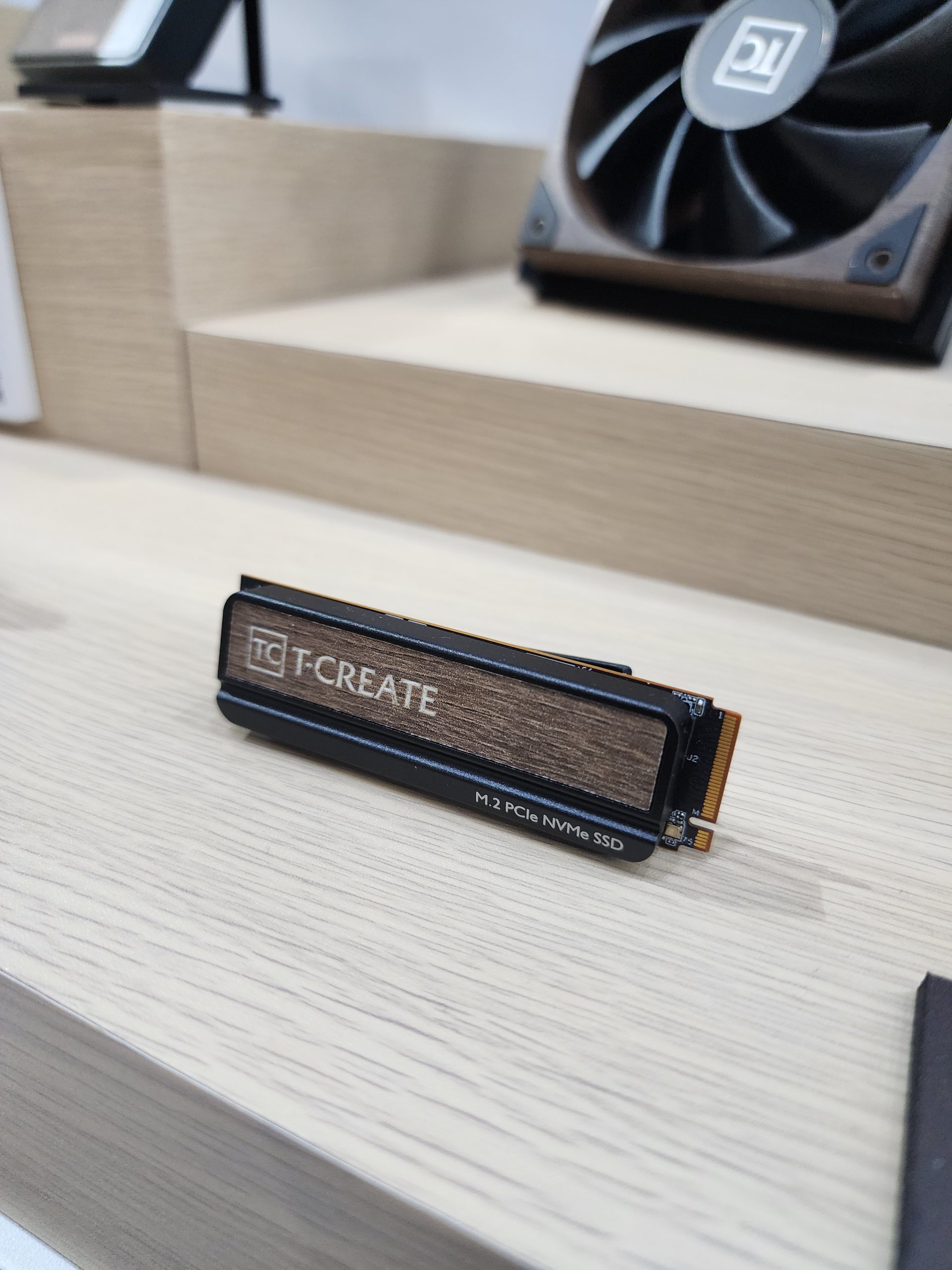 Teamgroup презентує карбонові DDR5 та SSD, дерев'яний дизайн і CUDIMM на 128 ГБ 16 Teamgroup презентує карбонові DDR5 та SSD, дерев'яний дизайн і CUDIMM на 128 ГБ 16