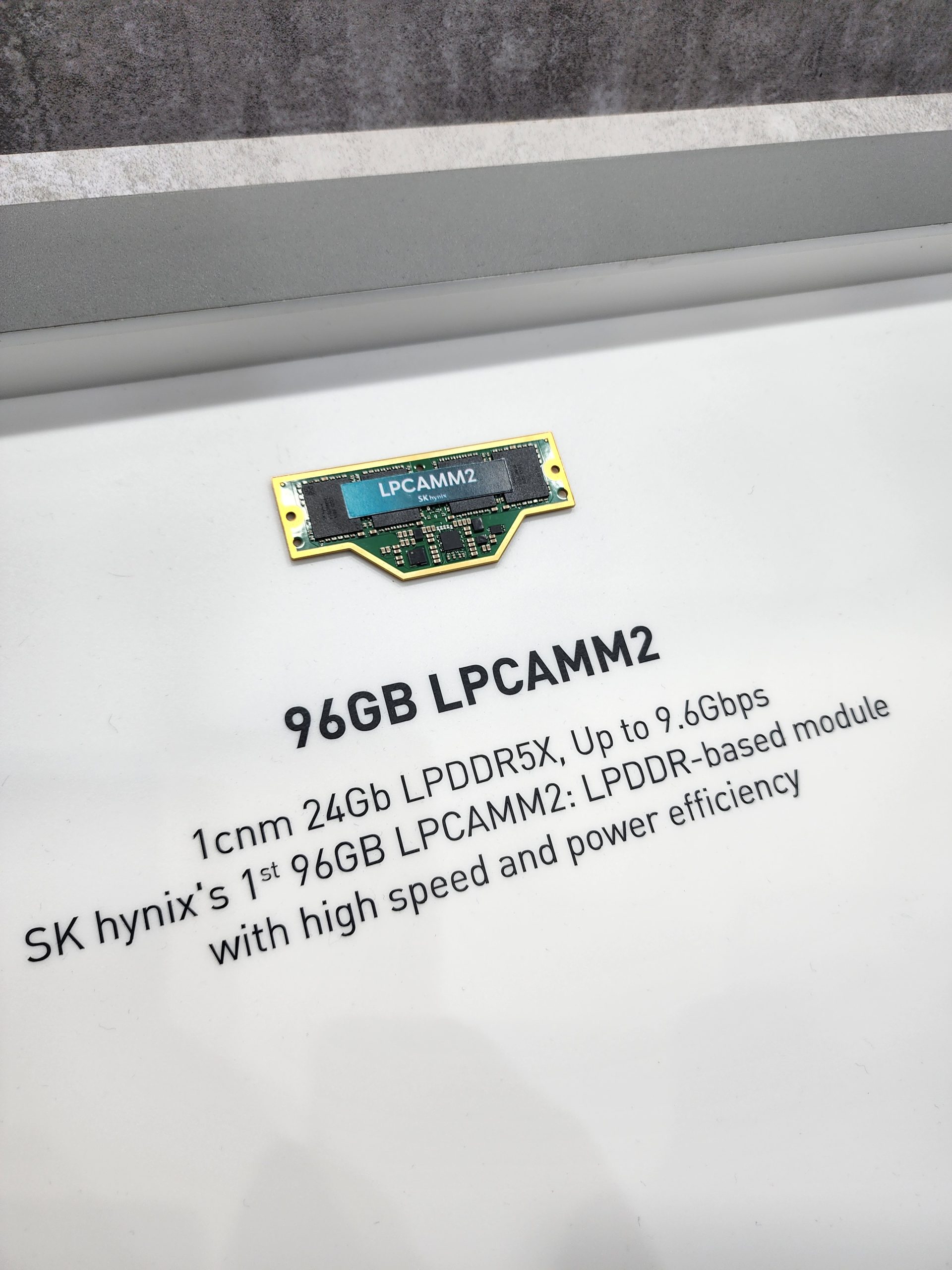 SK Hynix демонструє HBM4E: 48 ГБ у 12-шаровому стеку та рекордні 4 ТБ/с пропускної здатності 10