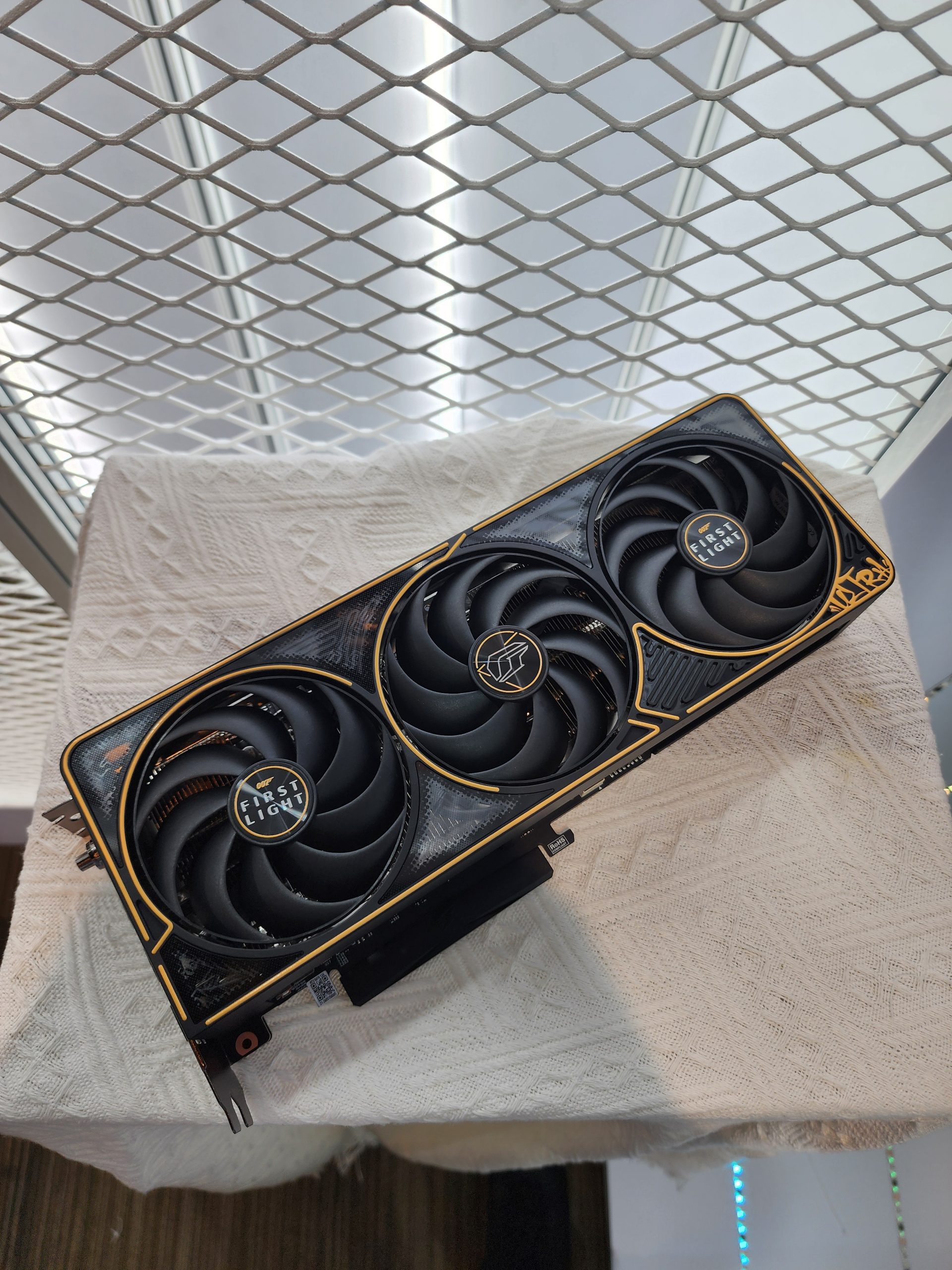 Colorful спростовує чутки про заборону RTX 5090 D v2, презентує Arcanix з двома 16-піновими роз'ємами та плату Vulcan White з заводським розгоном 16 Colorful спростовує чутки про заборону RTX 5090 D v2, презентує Arcanix з двома 16-піновими роз'ємами та плату Vulcan White з заводським розгоном 16