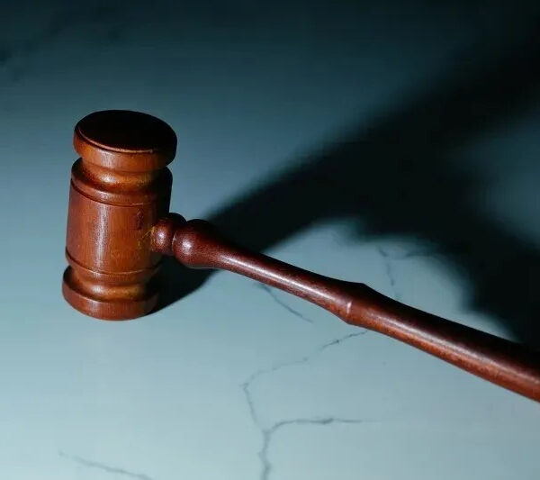 Звільненим працівникам Meta не вдалося довести в суді, що компанія використовувала ШІ для складання списків на скорочення