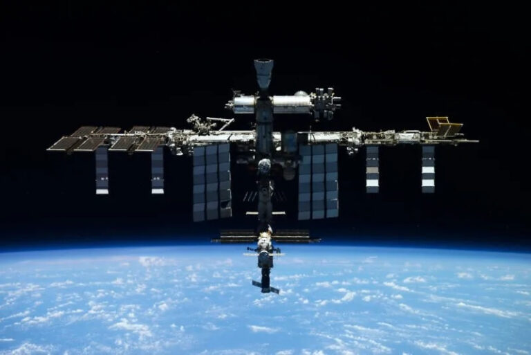 "Союз МС-28" завершив місію: двоє росіян та американець успішно повернулися з МКС до Казахстану 8