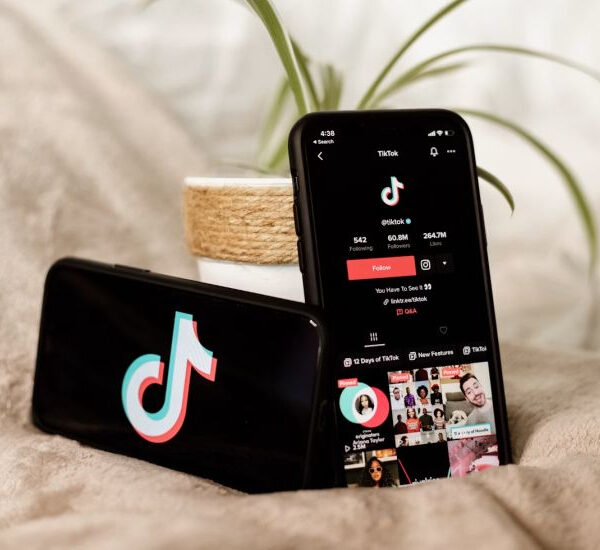 Американським чиновникам знову дозволили встановлювати TikTok на службових пристроях