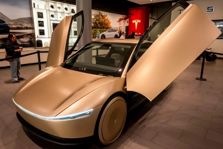 Tesla тестує Cybercab без педалей та керма: безпілотне майбутнє вже в Остіні 1 Tesla тестує Cybercab без педалей та керма: безпілотне майбутнє вже в Остіні 1