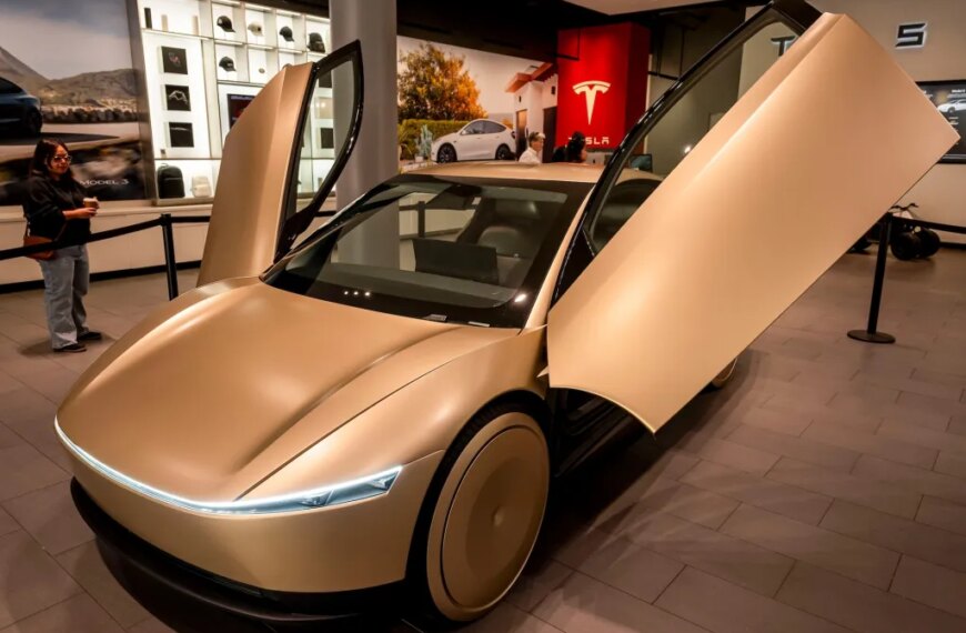 Tesla тестує Cybercab без педалей та керма: безпілотне майбутнє вже в Остіні