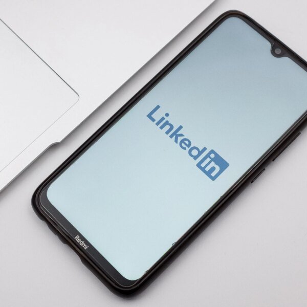 LinkedIn додає кнопку для скарг на “халтуру” від ШІ