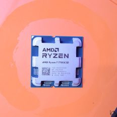 Newegg шалено знижує ціну на AMD Ryzen 7 5800X3D до $270, даруючи безкоштовну СРО 4