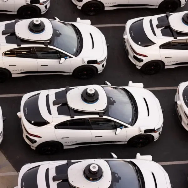 Waymo та оператори роботаксі під пильною увагою через збої в реагуванні на надзвичайні ситуації