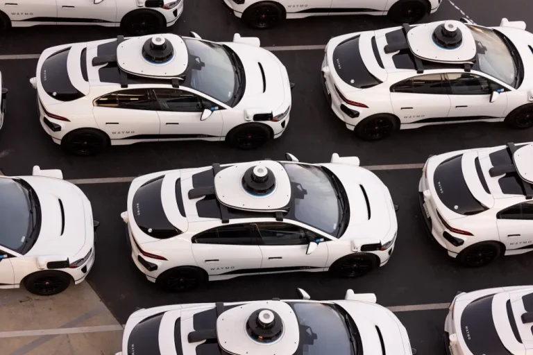 Waymo та оператори роботаксі під пильною увагою через збої в реагуванні на надзвичайні ситуації 13
