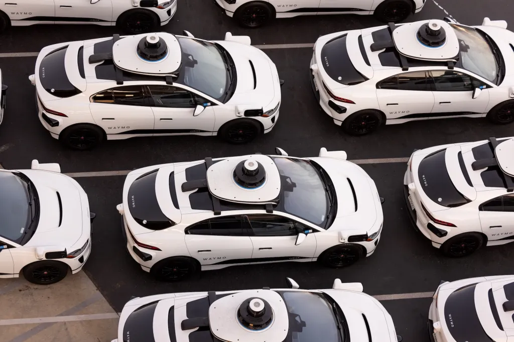 Waymo та оператори роботаксі під пильною увагою через збої в реагуванні на надзвичайні ситуації 1