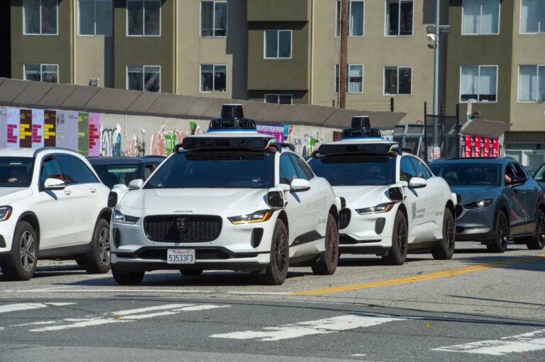 Мер Сан-Франциско вимагає жорсткіших правил після хаосу з Waymo 21 Мер Сан-Франциско вимагає жорсткіших правил після хаосу з Waymo 21