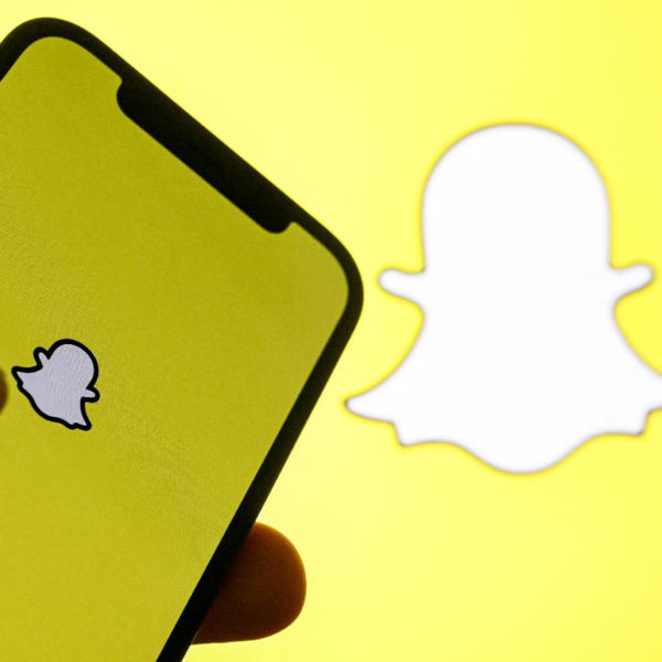 Snapchat більше не винагороджує контент для Spotlight, створений виключно штучним інтелектом
