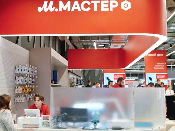 Відновлюють навіть iPhone 4: українці дедалі частіше ремонтують електроніку, аніж купують нову
