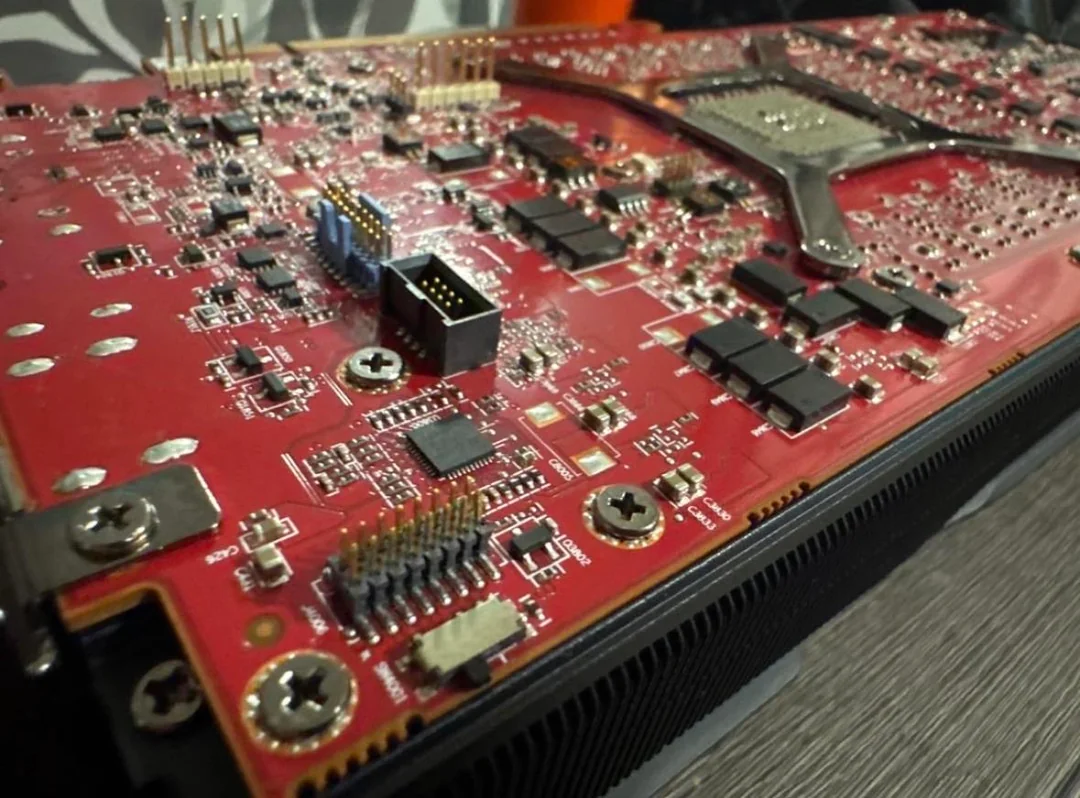 Прототип AMD RX 7900 XTX виявили з 16 ГБ пам'яті: що приховує червона плата? 2