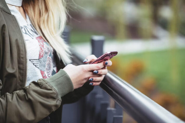 Meta проігнорувала власне дослідження про шкоду соцмереж для підлітків, з'ясували в суді 30 Meta проігнорувала власне дослідження про шкоду соцмереж для підлітків, з'ясували в суді 30