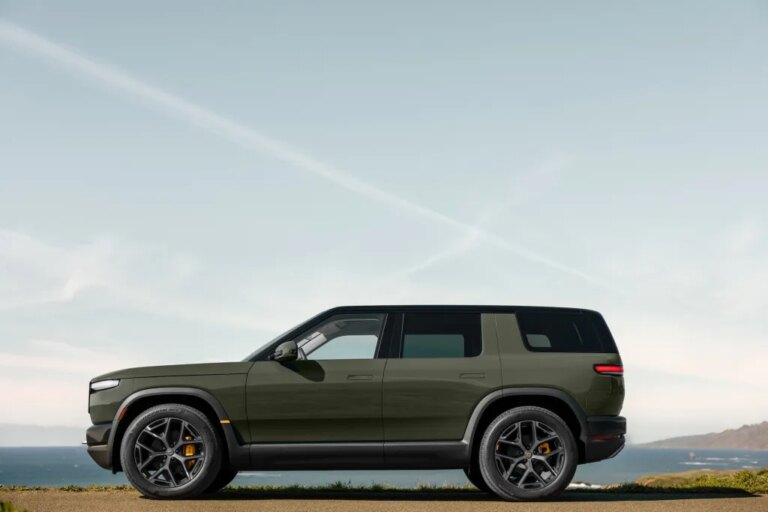 Rivian подає до суду на уряд США з вимогою "повного повернення коштів" за мита часів Трампа 15 Rivian подає до суду на уряд США з вимогою "повного повернення коштів" за мита часів Трампа 15