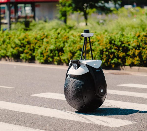 Одноколісний робокоп: Rollo Robotics представила прототип робота-патрульного 1Rollo