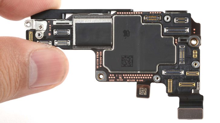 Apple на роздоріжжі: два десятиліття безпрецедентних викликів та боротьба за маржу у постачанні пам'яті 1 Apple на роздоріжжі: два десятиліття безпрецедентних викликів та боротьба за маржу у постачанні пам'яті 1