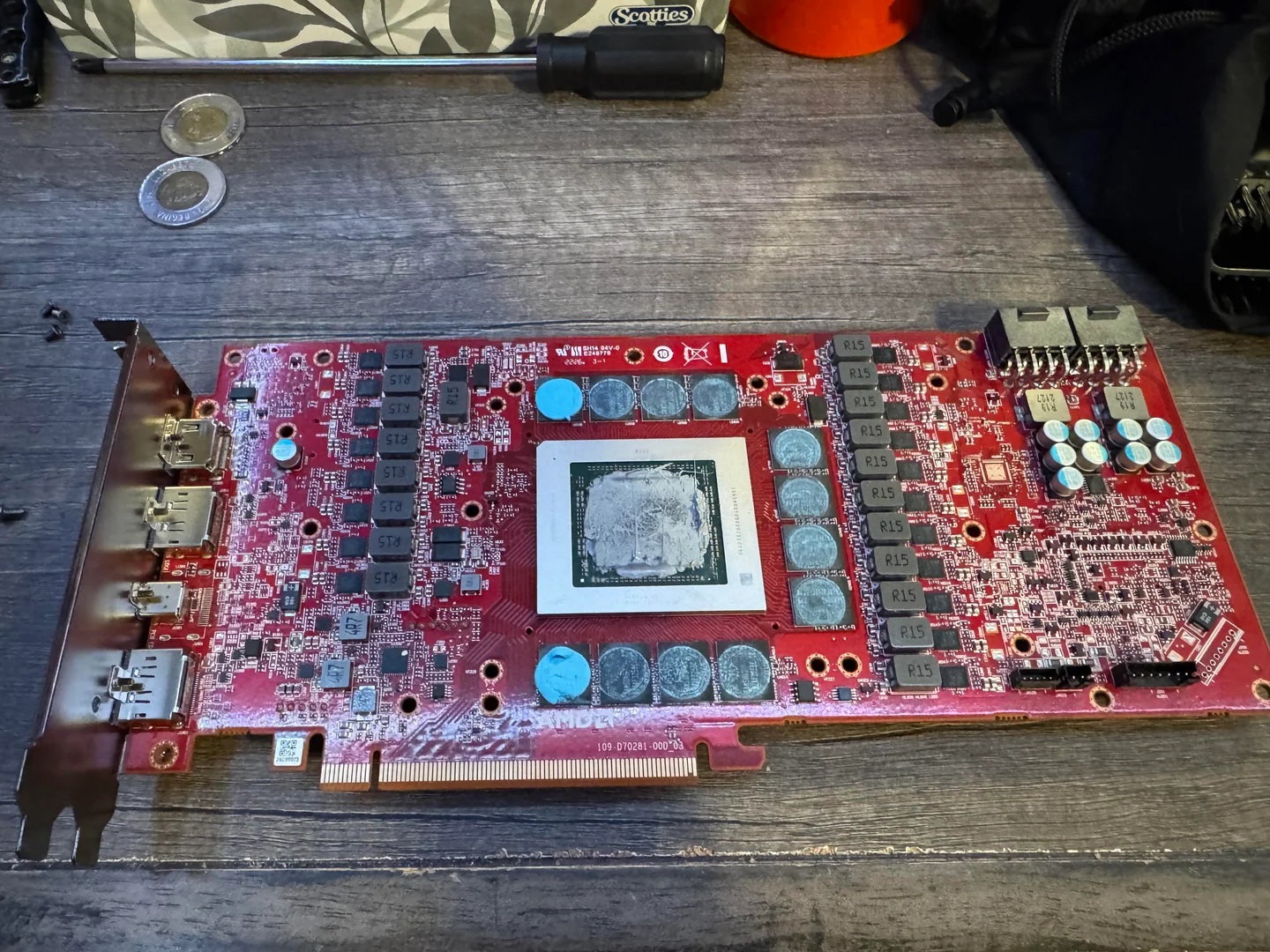 Прототип AMD RX 7900 XTX виявили з 16 ГБ пам'яті: що приховує червона плата? 4