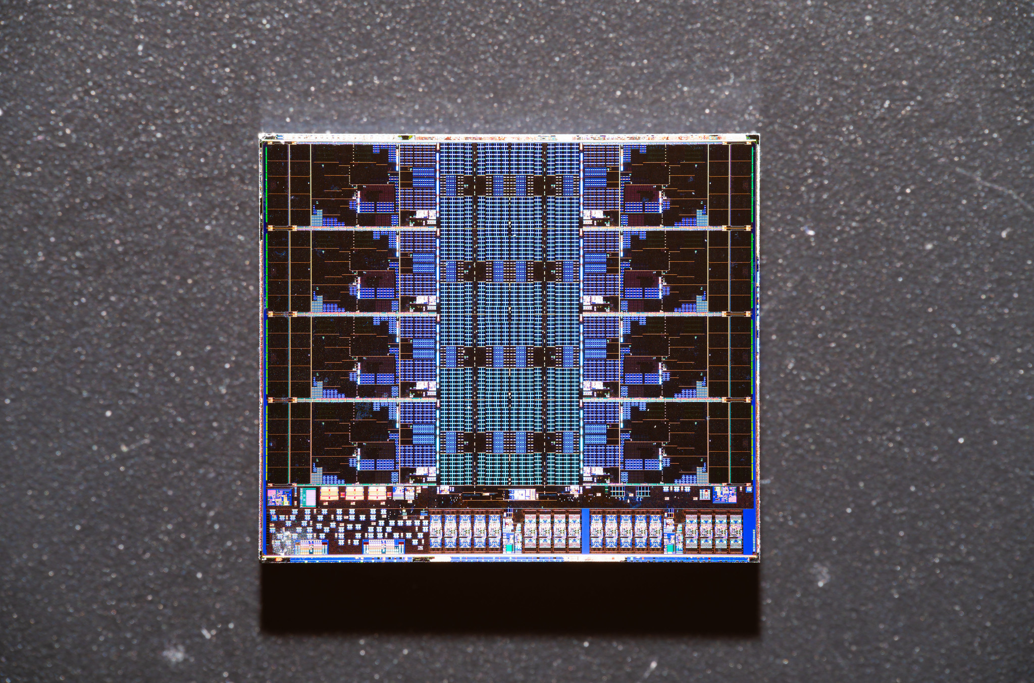 AMD EPYC “Venice” – тизер Zen 6 для Ryzen “Olympic Ridge”: більше ядер, більше (3D V-)кешу, вищі частоти та гнучкі конфігурації 3 AMD EPYC “Venice” – тизер Zen 6 для Ryzen “Olympic Ridge”: більше ядер, більше (3D V-)кешу, вищі частоти та гнучкі конфігурації 3