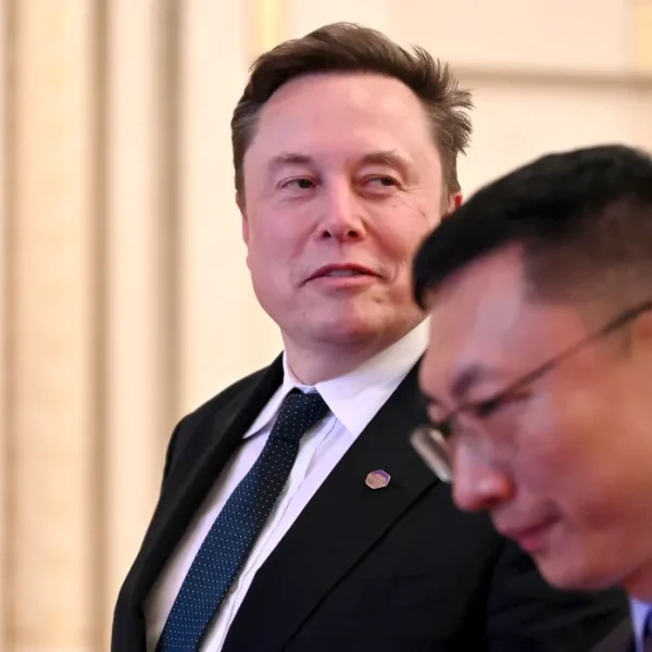 Tesla може продати свій бізнес у Китаї напередодні злиття зі SpaceX
