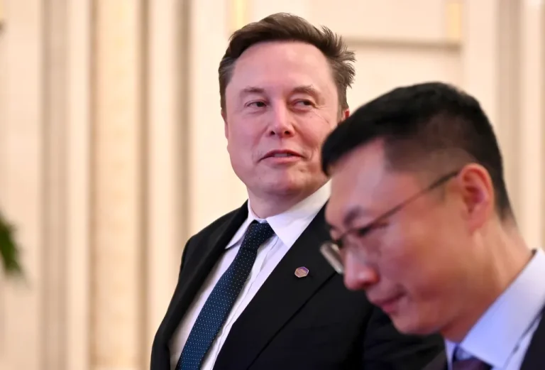 Tesla може продати свій бізнес у Китаї напередодні злиття зі SpaceX 32 Tesla може продати свій бізнес у Китаї напередодні злиття зі SpaceX 32