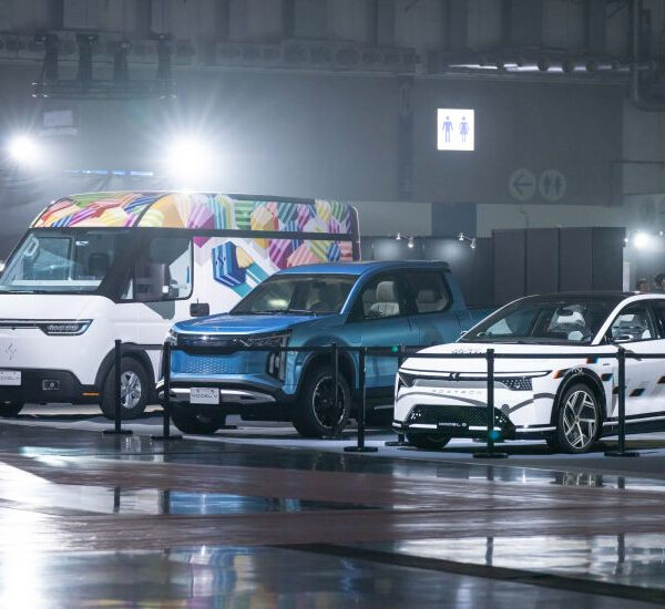 Штучний інтелект та автопілот розкриють потенціал електромобілів, вважають у Foxconn