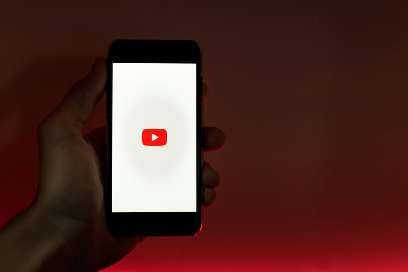 YouTube скасує монетизацію для контенту зі штучним інтелектом: названо три категорії відео, які більше не приноситимуть дохід 1 Источник изображения: Szabo Viktor/Unsplash