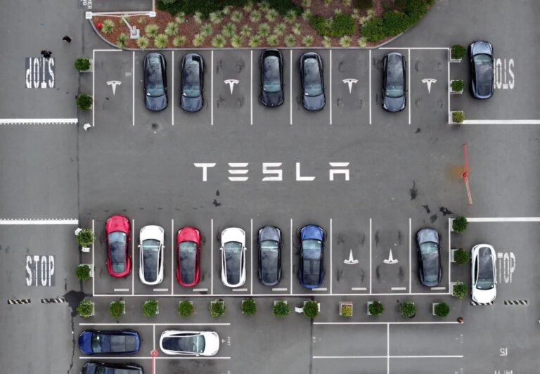 Tesla врегульовує позов щодо аварії з FSD, поки тривають федеральні розслідування 14 Tesla врегульовує позов щодо аварії з FSD, поки тривають федеральні розслідування 14