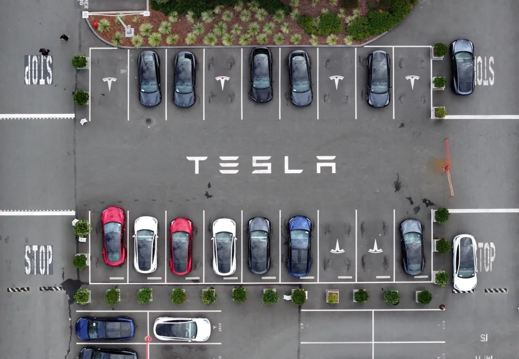 Tesla врегульовує позов щодо аварії з FSD, поки тривають федеральні розслідування 1