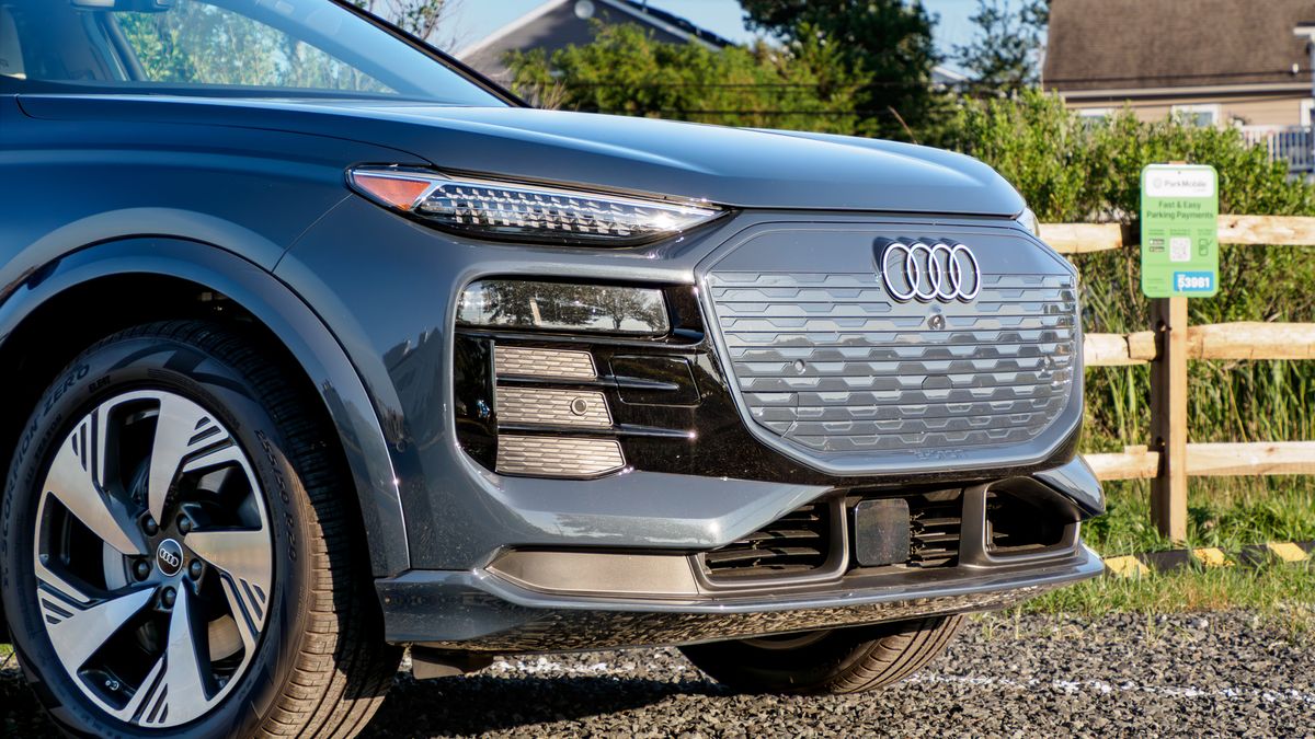 Audi Q6 e-tron проти BMW iX: яку розкішну електроніку обрати 4