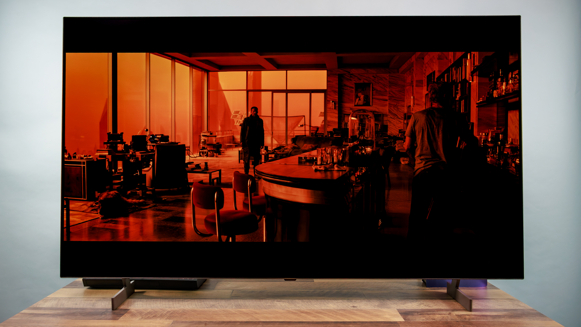 Уявіть, що ваш вітальня занадто яскрава для OLED-телевізора 2