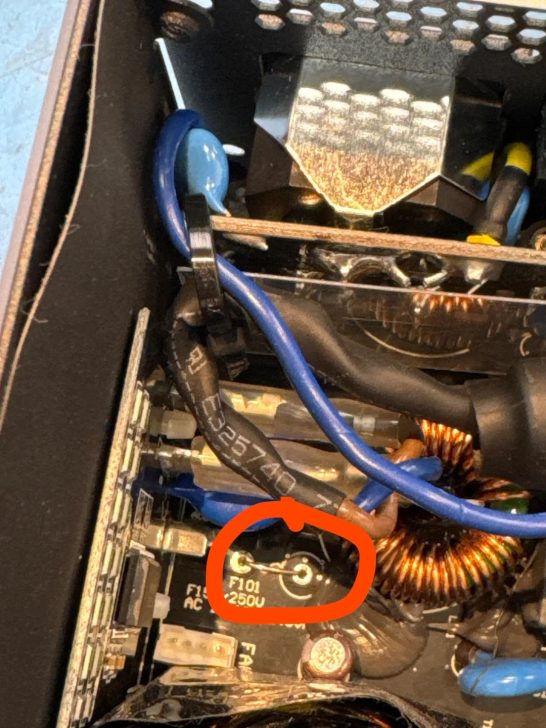 ASUS ROG Strix PSU повернувся з ремонту з обійденим запобіжником 3