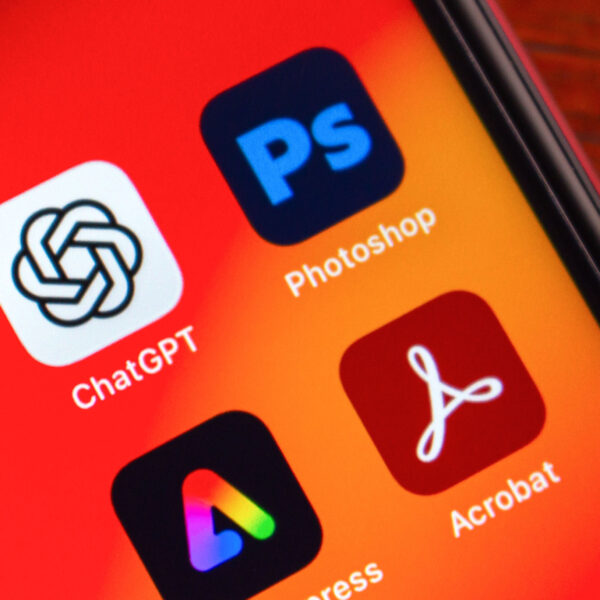 Adobe розширила можливості ChatGPT: 10 прикладів роботи плагіну