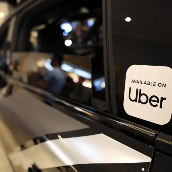Uber будує імперію автономних авто: ось усі компанії, які їй допомагають