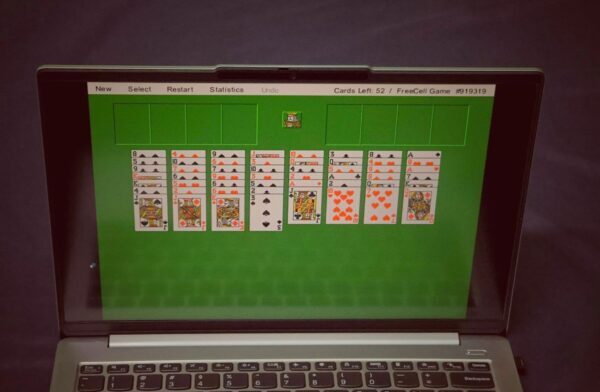Чому Windows позбулася класичних ігор: Minesweeper, Solitaire та Pinball