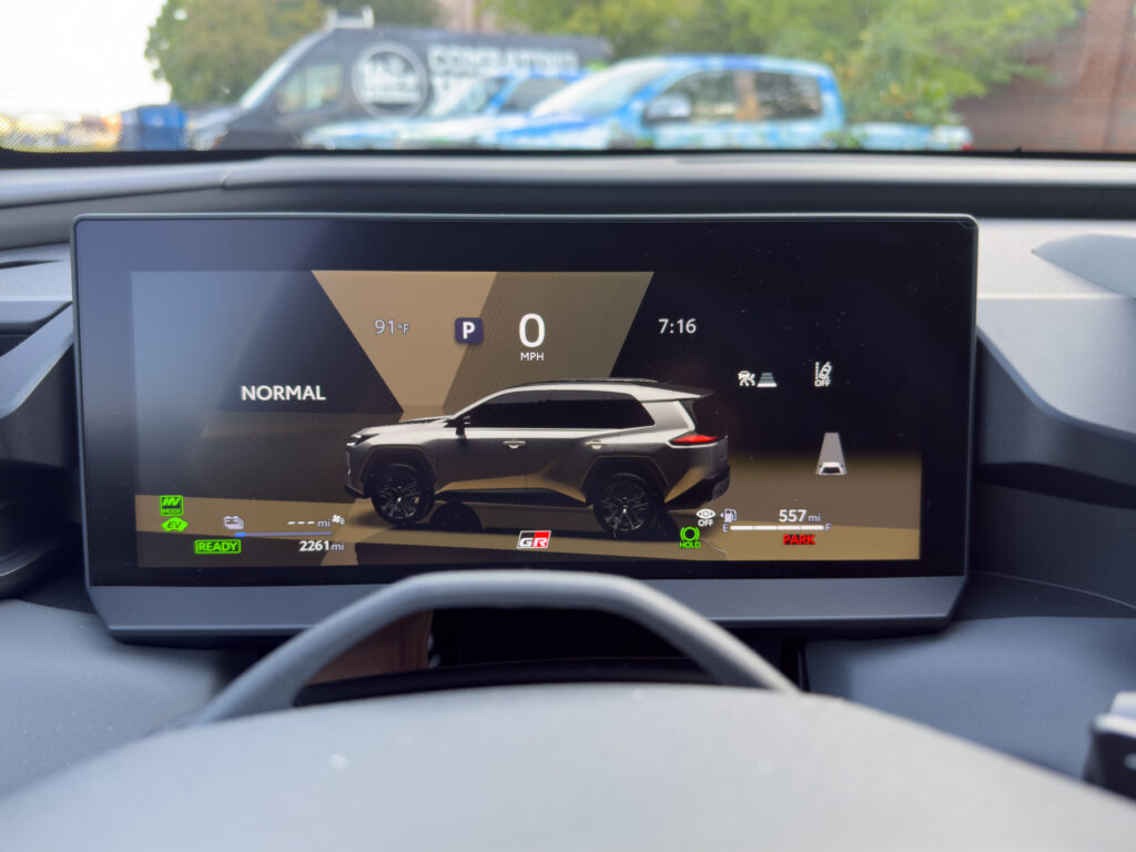 Toyota RAV4 plug-in 2026: велика батарея робить повсякденні поїздки повністю електричними 8